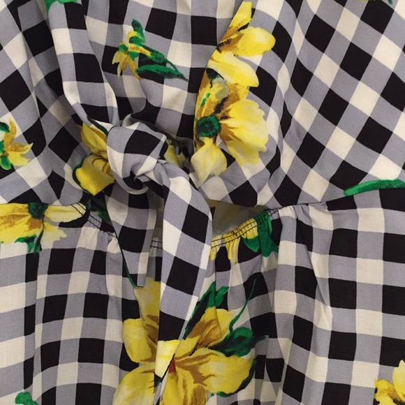 Spaghetti Flowery, Plaid Peplum Top - Picture 3 of 3